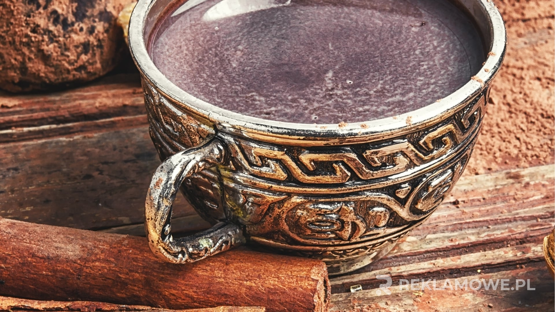 Zmieniające się wzory filiżanek reklamowych