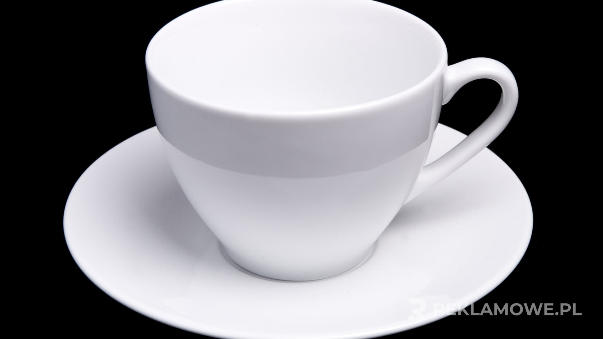 Filiżanki reklamowe na stole