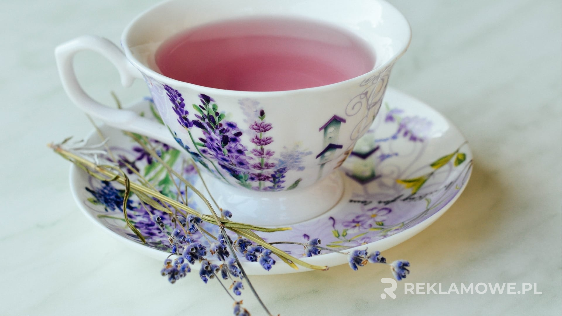 Doznania konsumentów dzięki filiżankom reklamowym Marketing sensoryczny z filiżankami reklamowymi