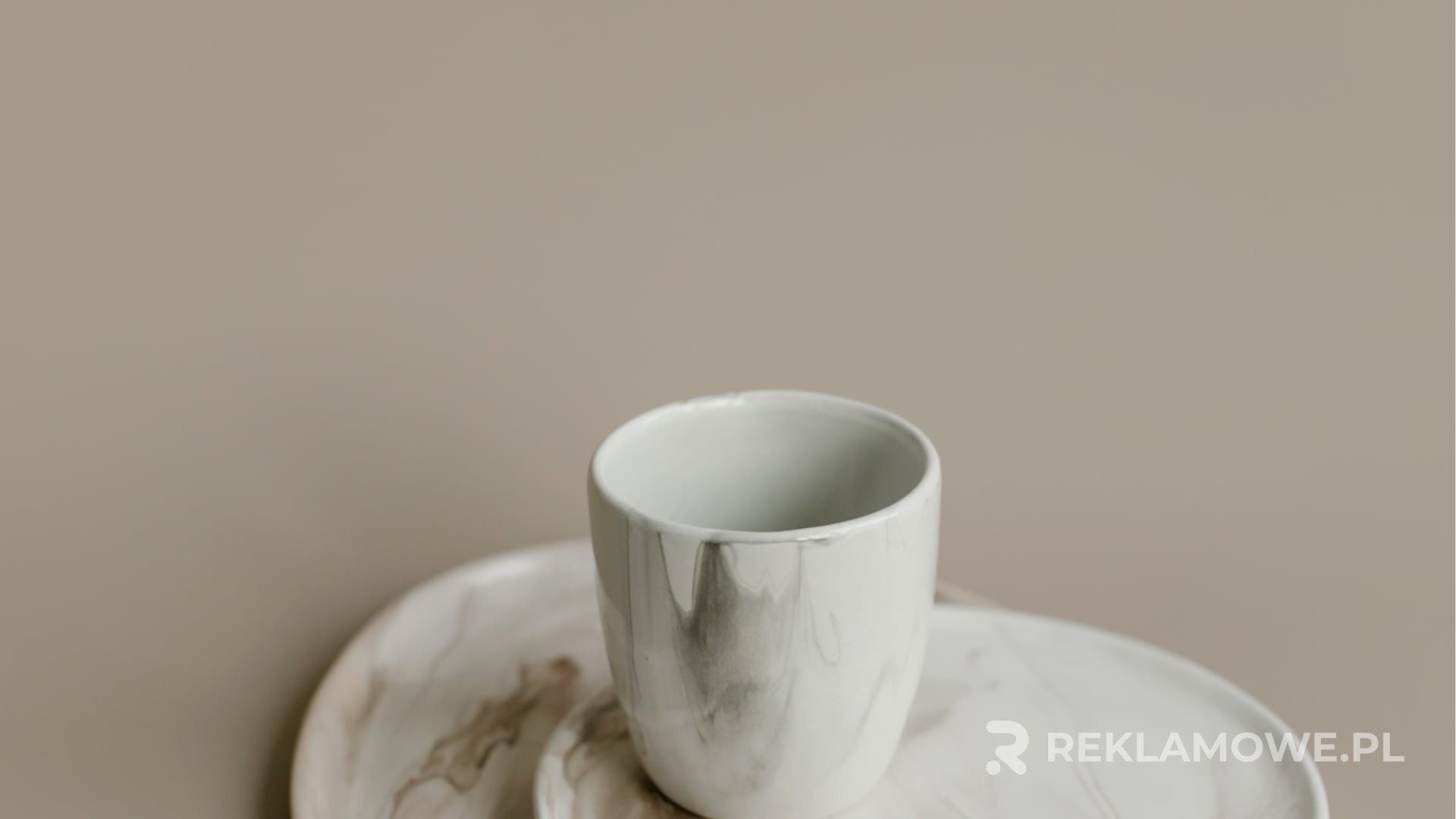 Innowacyjne podejścia do projektów na filiżankach reklamowych Nowoczesne filiżanki reklamowe